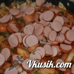 Шаг 4 (Кулинарный рецепт с фото - Солянка  с сосисками)