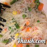Шаг 5 (Кулинарный рецепт с фото - Говяжьи котлетки в духовке с гарниром из фунчозы)