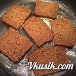 Шаг 5 (Кулинарный рецепт с фото - Открытый бутерброд с запеченными помидорами, сыром и бальзамическим уксусом)