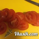 Шаг 1 (Кулинарный рецепт с фото - Открытый бутерброд с запеченными помидорами, сыром и бальзамическим уксусом)