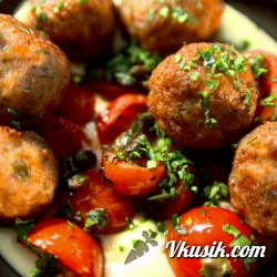 Фото рецепта - Куриные митболы с пюре из пастернака