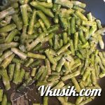 Шаг 2 (Кулинарный рецепт с фото - Стручковая фасоль с опятами и печеным перцем)